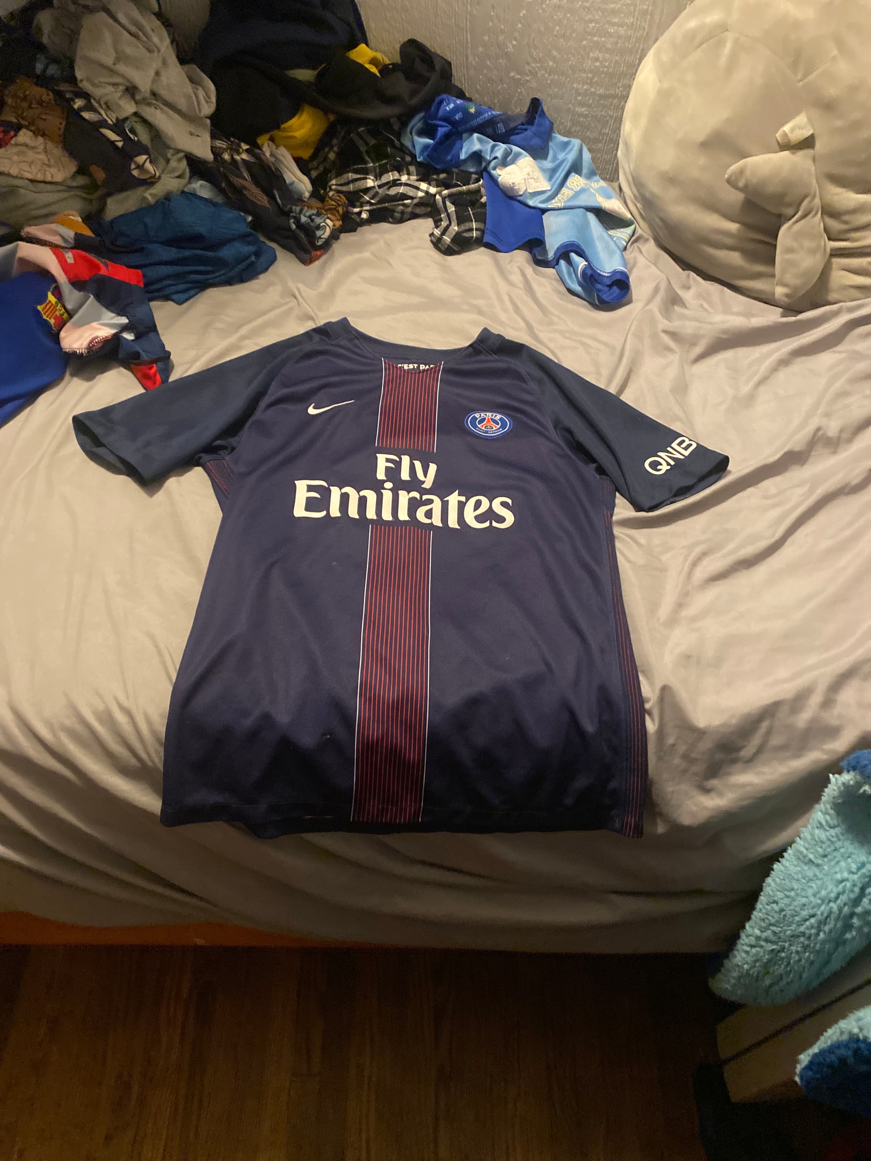 Paris Saint-Germain (PSG) Nike Jersey (circa 2017-2018) - AI says Real - Image 1