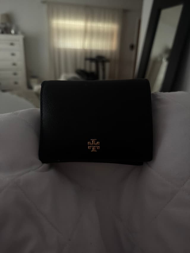Tory Burch Saffiano Leather Wallet - AI says Real