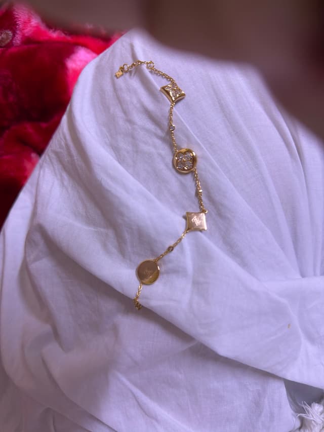 Louis Vuitton-style bracelet - AI says Fake