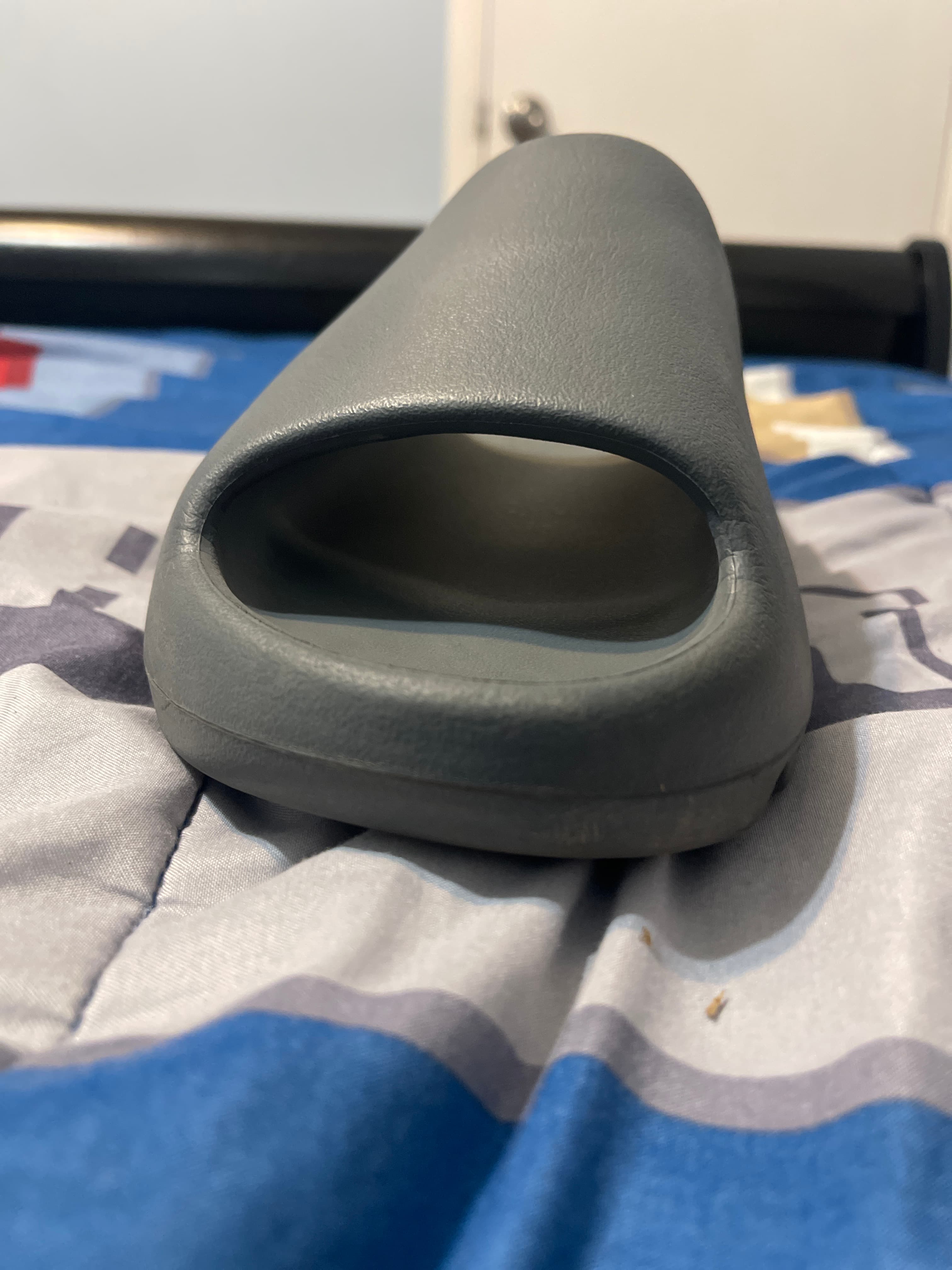 Adidas Yeezy Slide - AI says Fake - Image 1