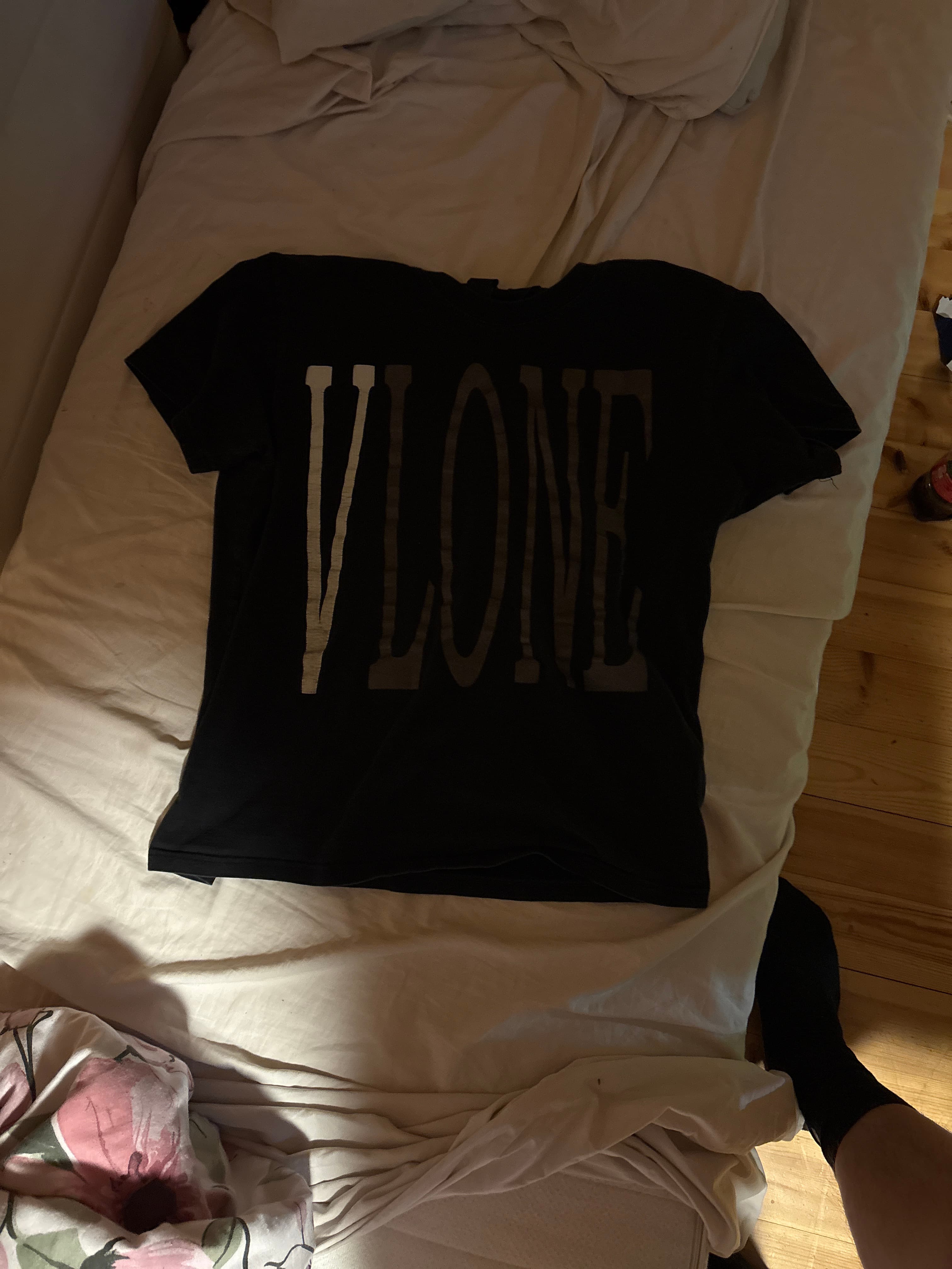 Vlone T-Shirt - AI says Fake - Image 1