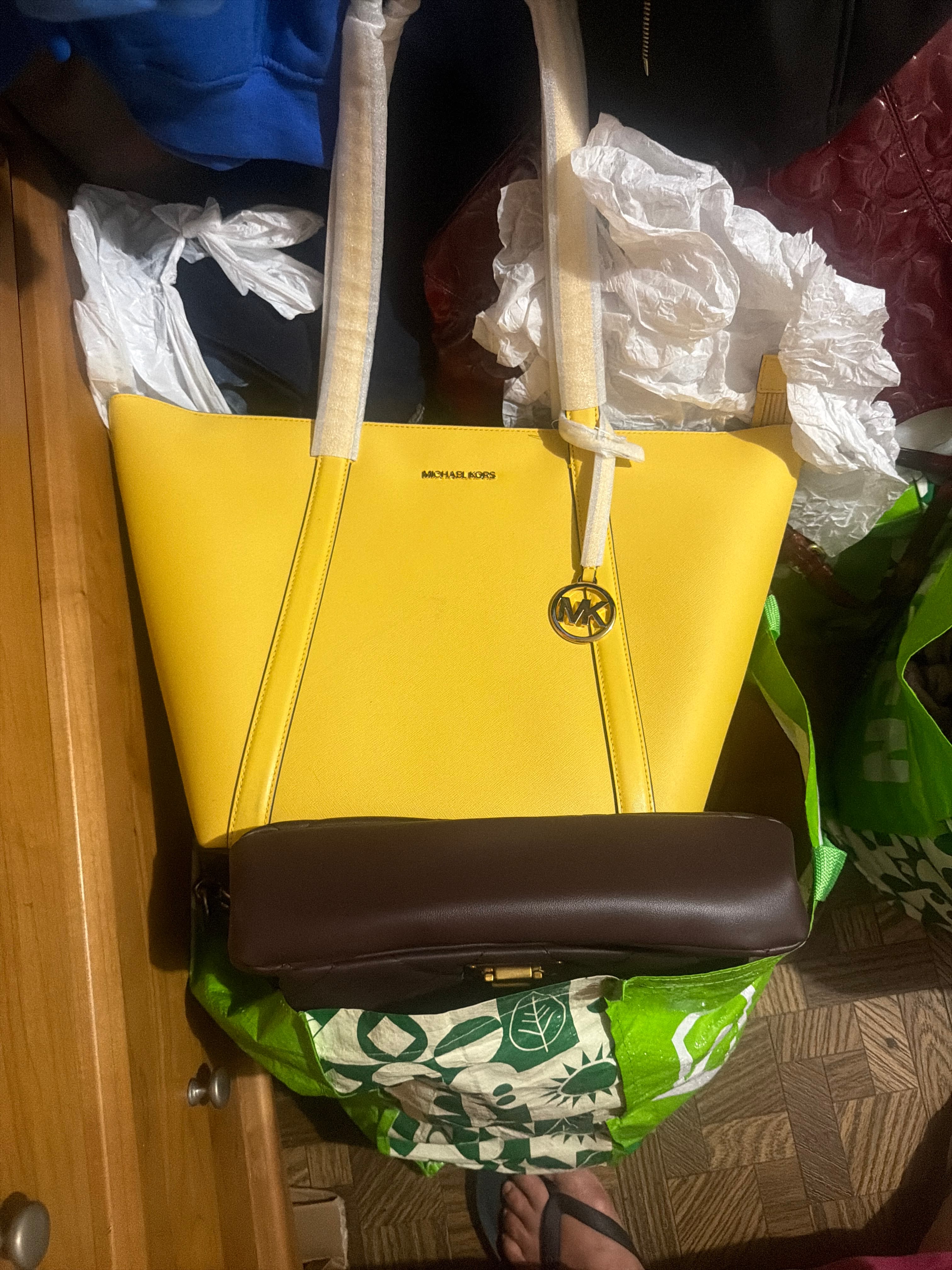 Michael Kors Large Tote Bag (Yellow/Brown Two-Tone) - AI says Real - Image 1