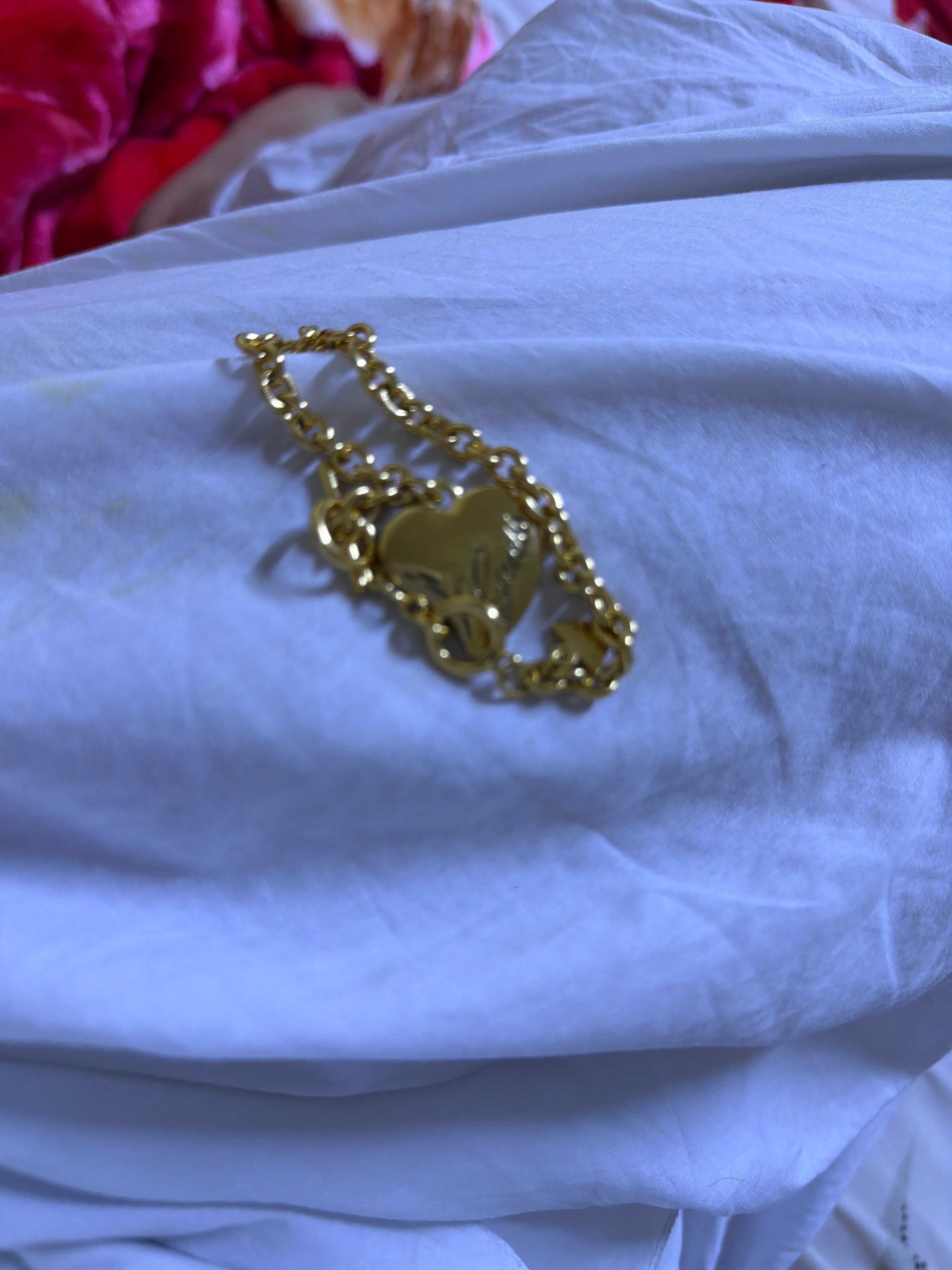 Guess heart charm bracelet - AI says Real - Image 1
