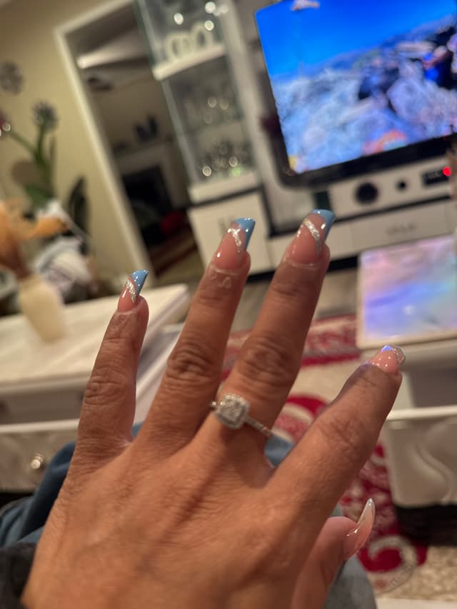 Diamond engagement ring - AI says Real