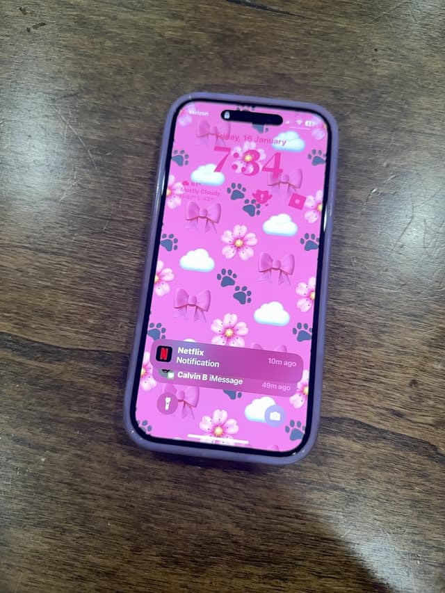 Smartphone - AI says Real