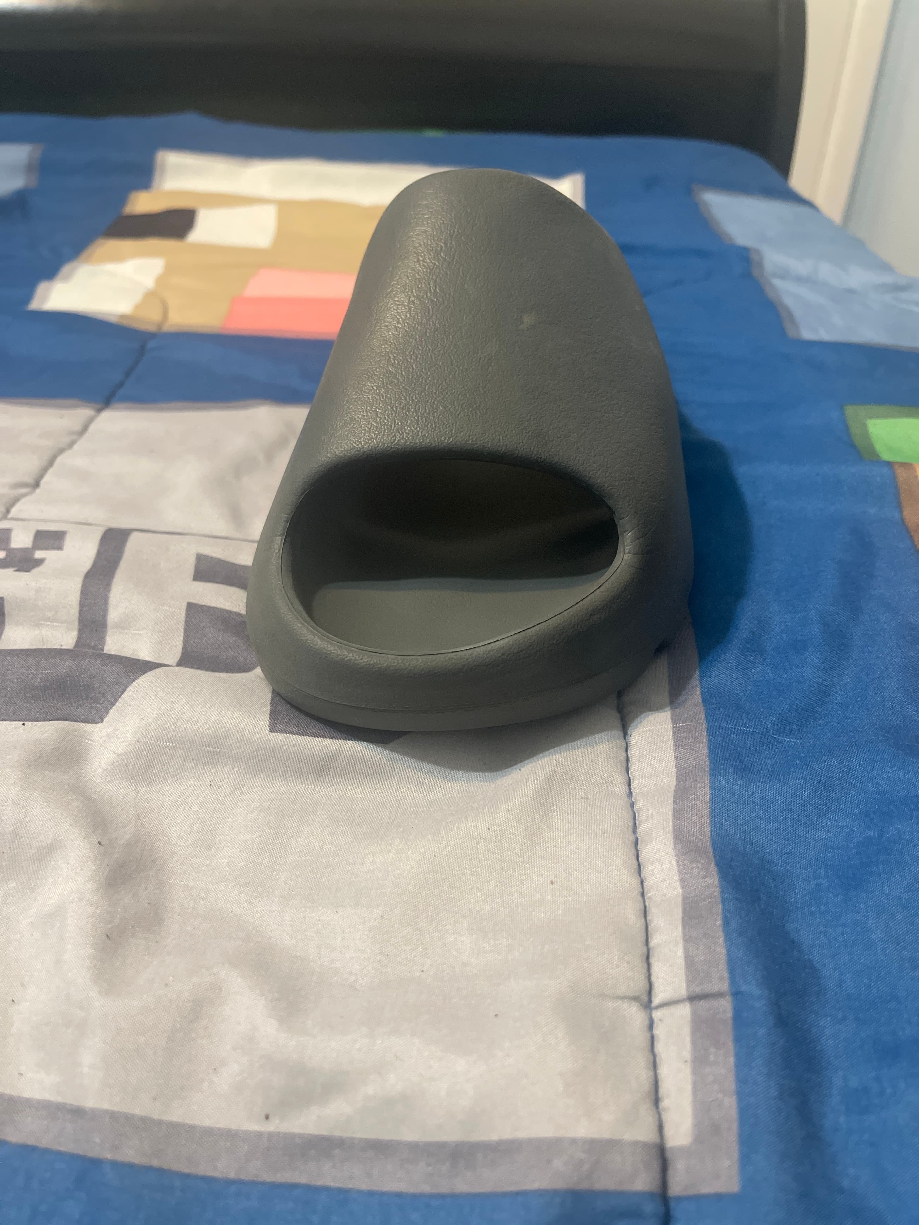 Adidas Yeezy Slide - AI says Fake - Image 1