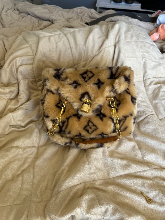 Louis Vuitton Monogram Faux Fur Leopard Print Bag - AI says Fake