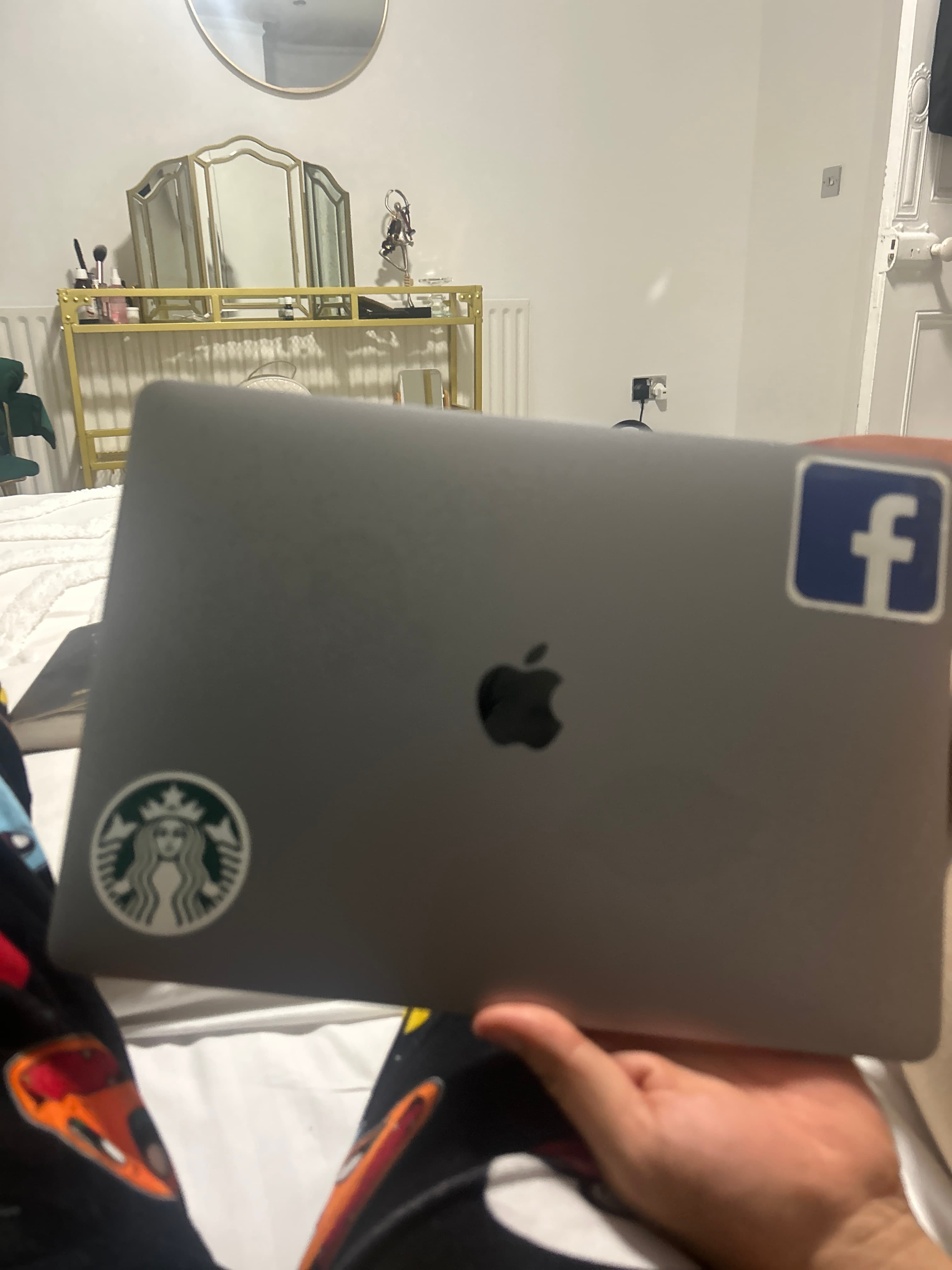 Apple MacBook Air - AI says Real - Image 1