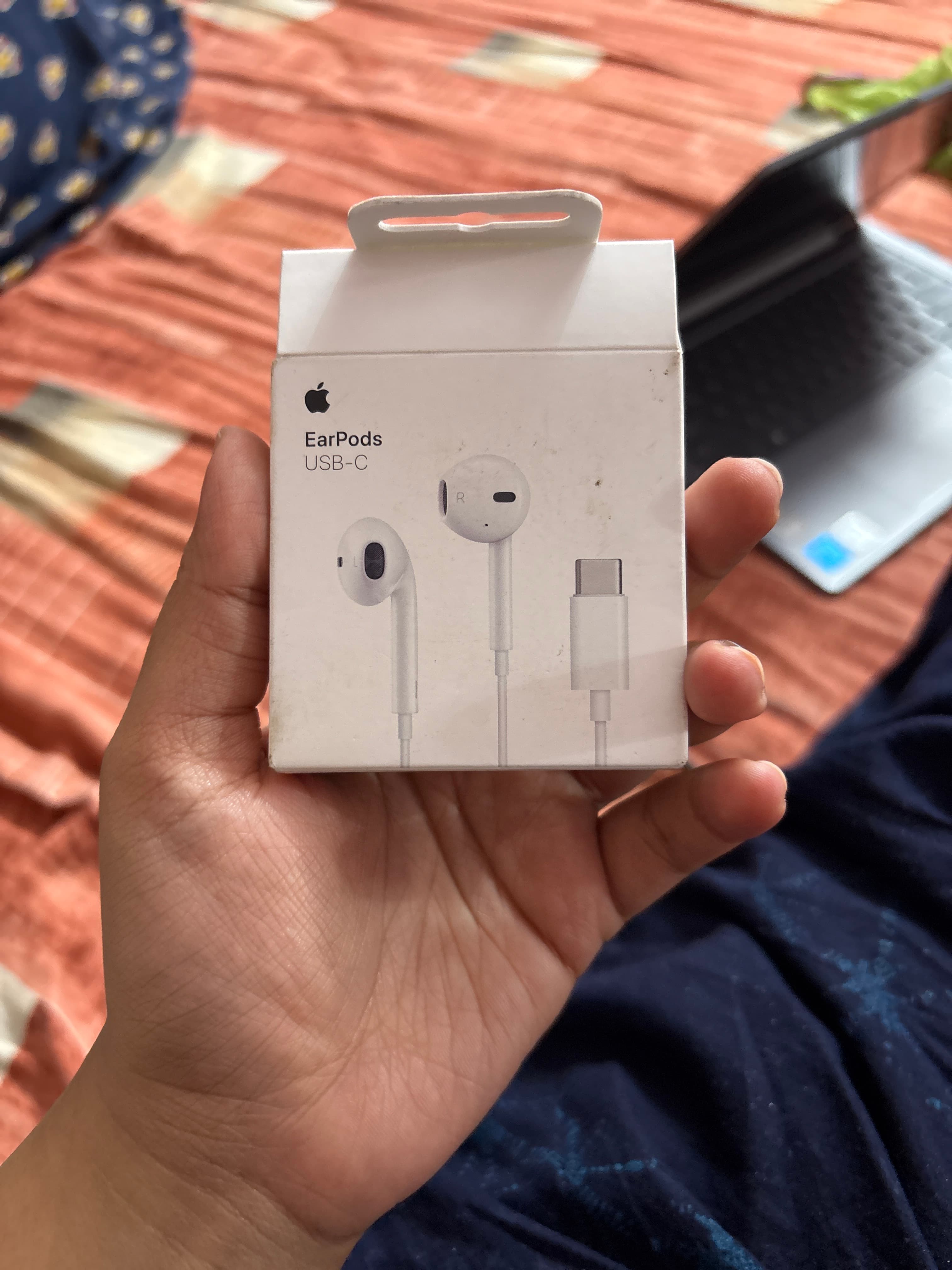 Apple EarPods (USB-C) - AI says Real - Image 1