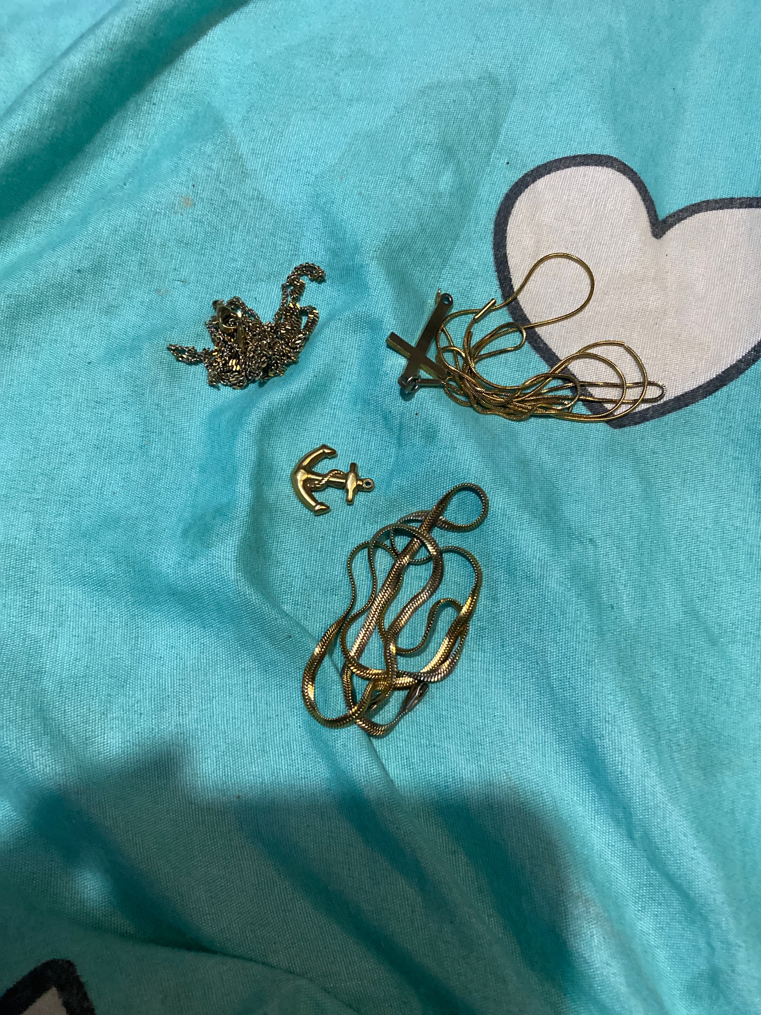 Assorted gold-tone jewelry (chains and charms) - AI says Real - Image 1