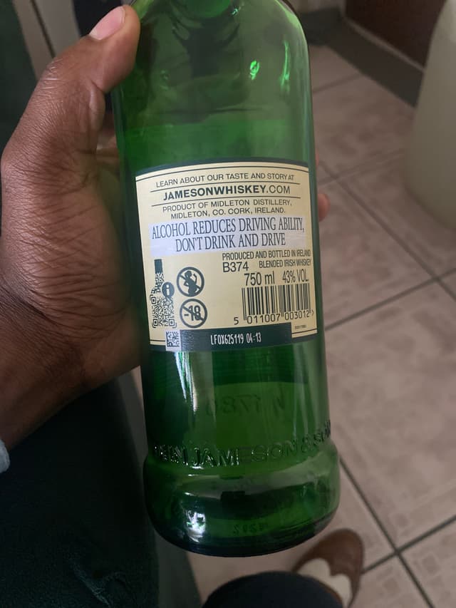 Jameson Triple Distilled Blended Irish Whiskey, 750 ml, 43% ABV - AI says Real