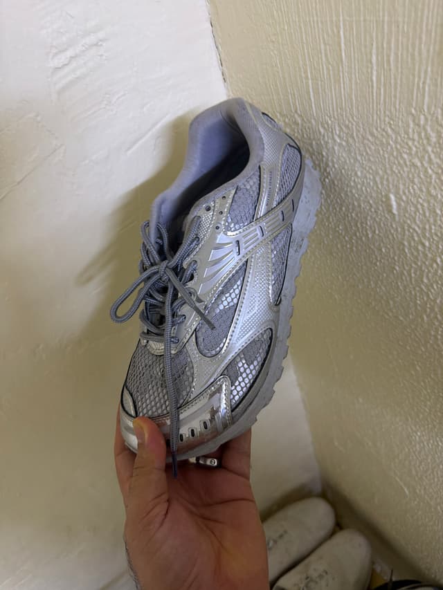 Bottega Veneta Orbit Sneakers - AI says Fake