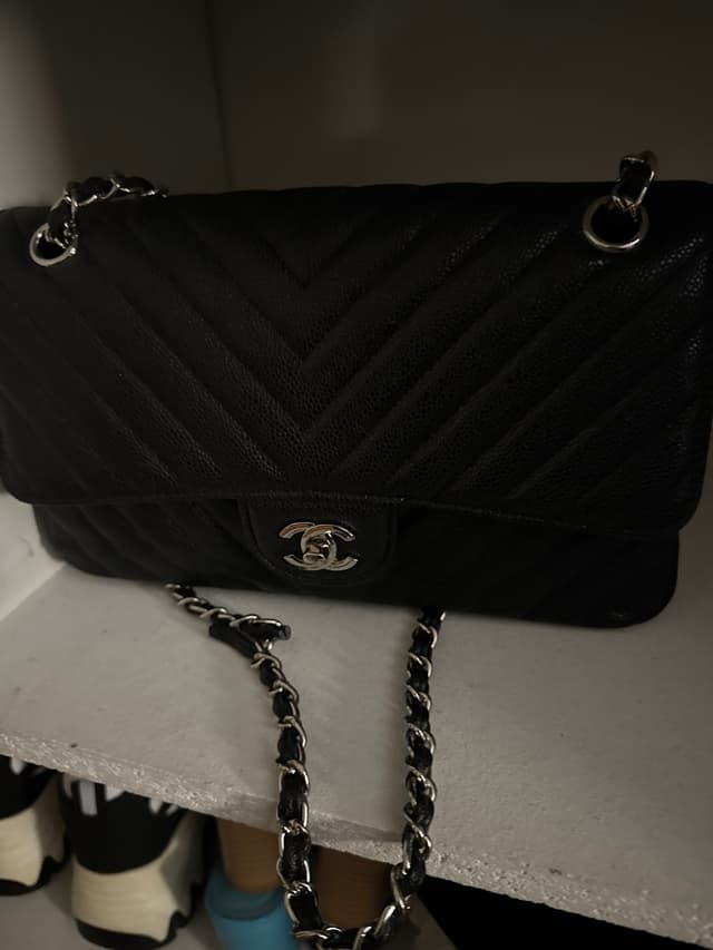 Chanel V-Flap Bag - AI says Fake
