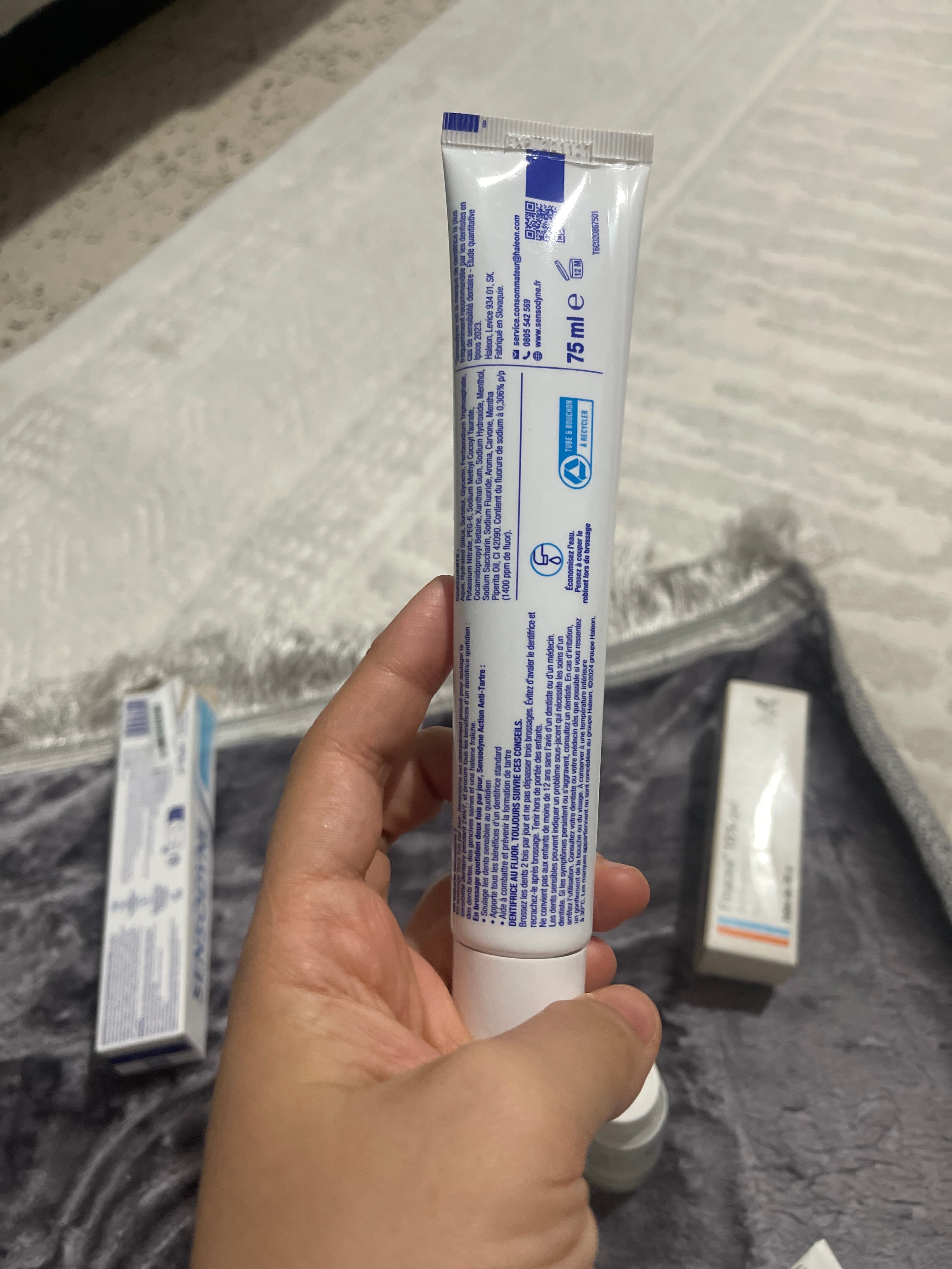 Sensodyne Action Anti-Tartre Toothpaste - AI says Real - Image 1