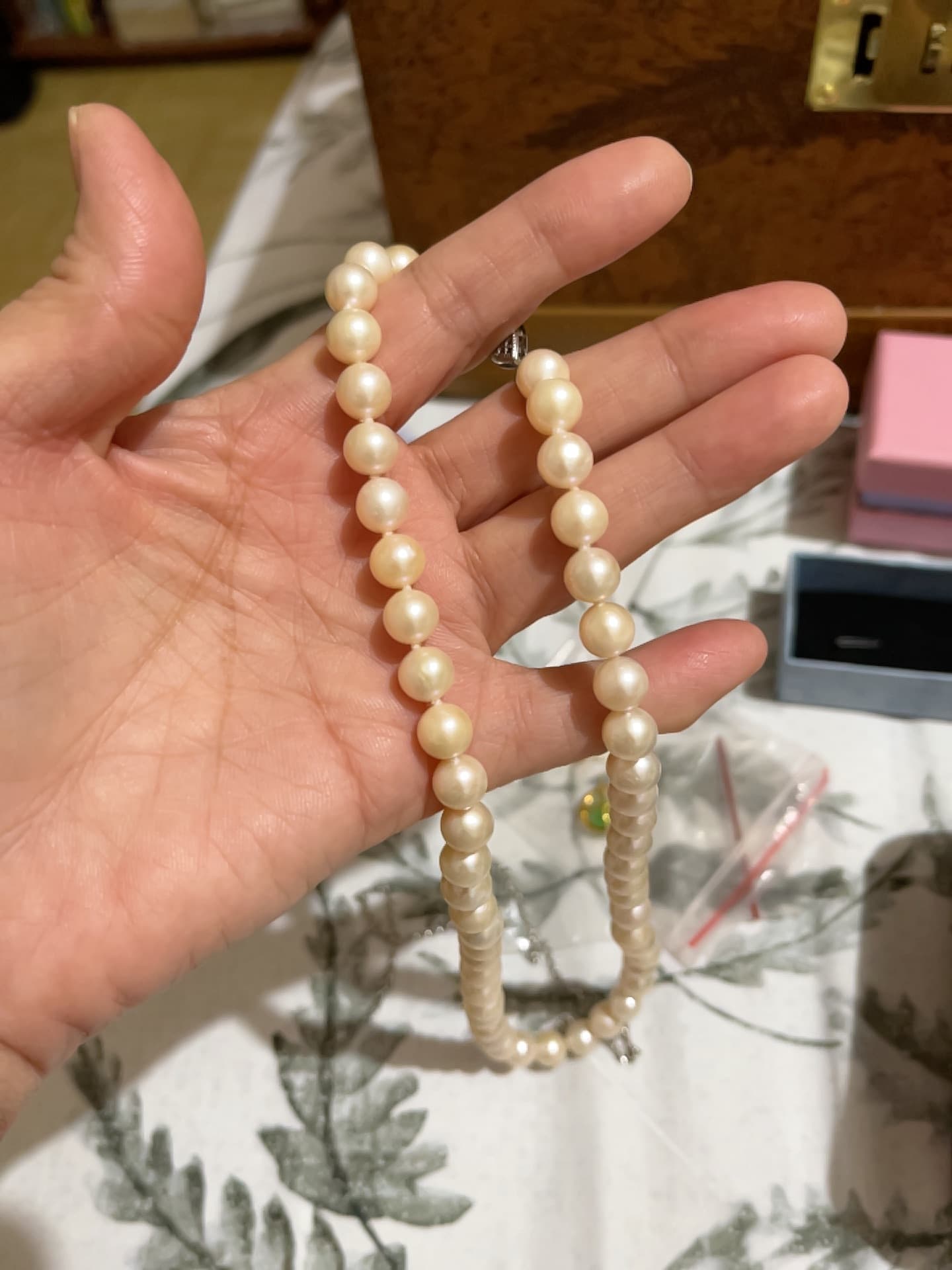 Unbranded graduated cream-colored pearl necklace - AI says Real - Image 1