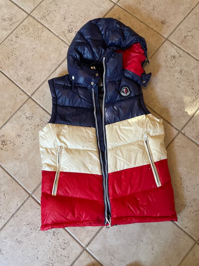Moncler Vest - AI says Fake