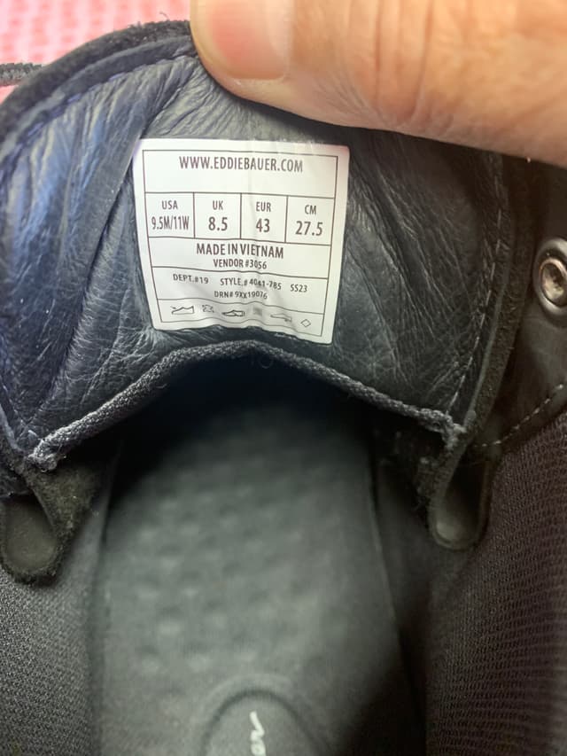 Eddie Bauer Hiking/Winter Boots - AI says Real