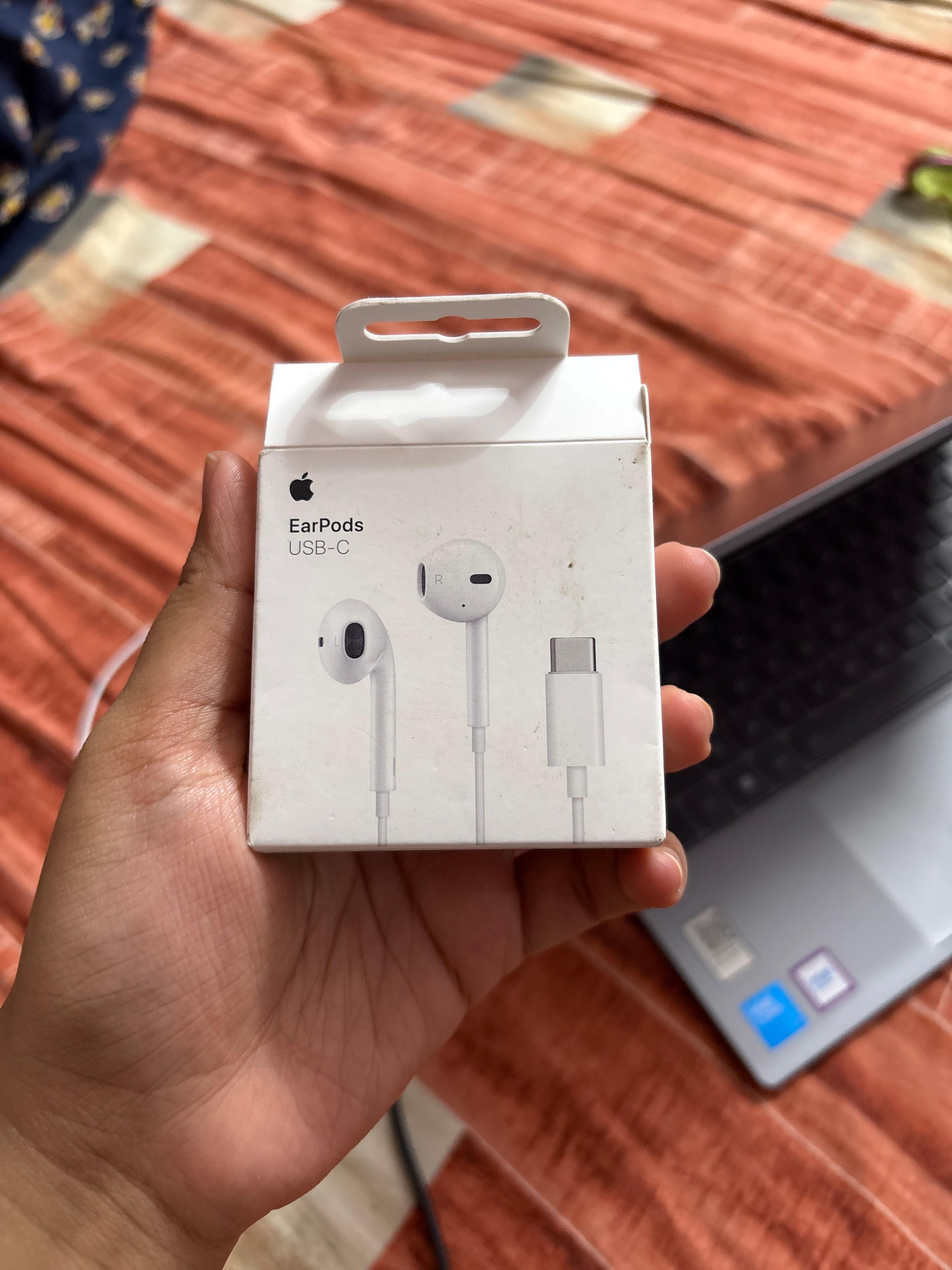 Apple EarPods (USB-C) - AI says Real - Image 1