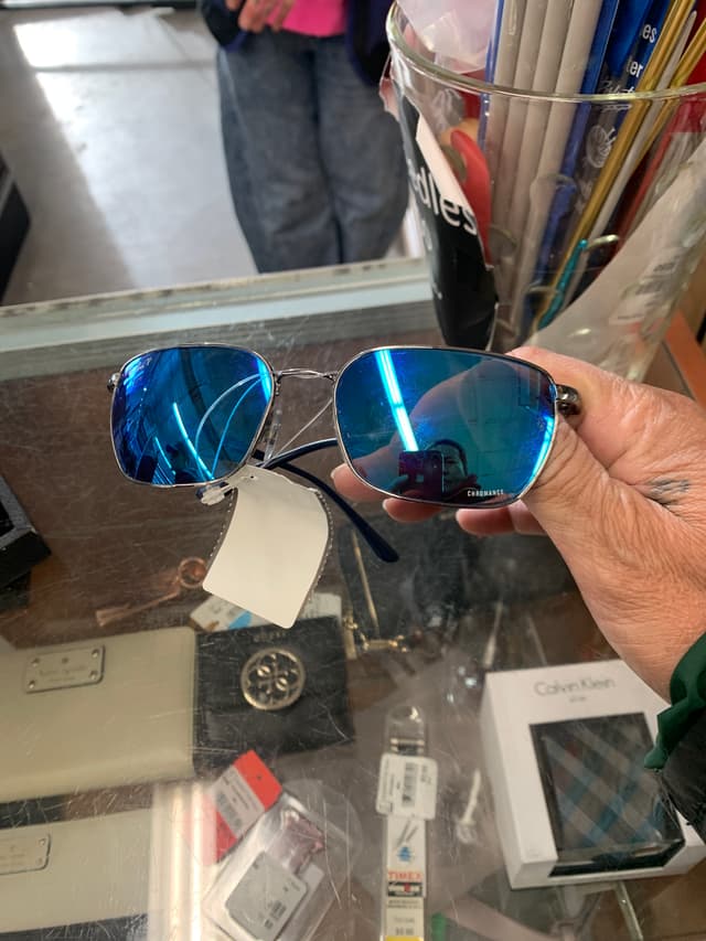 Chromance Sunglasses - AI says Fake