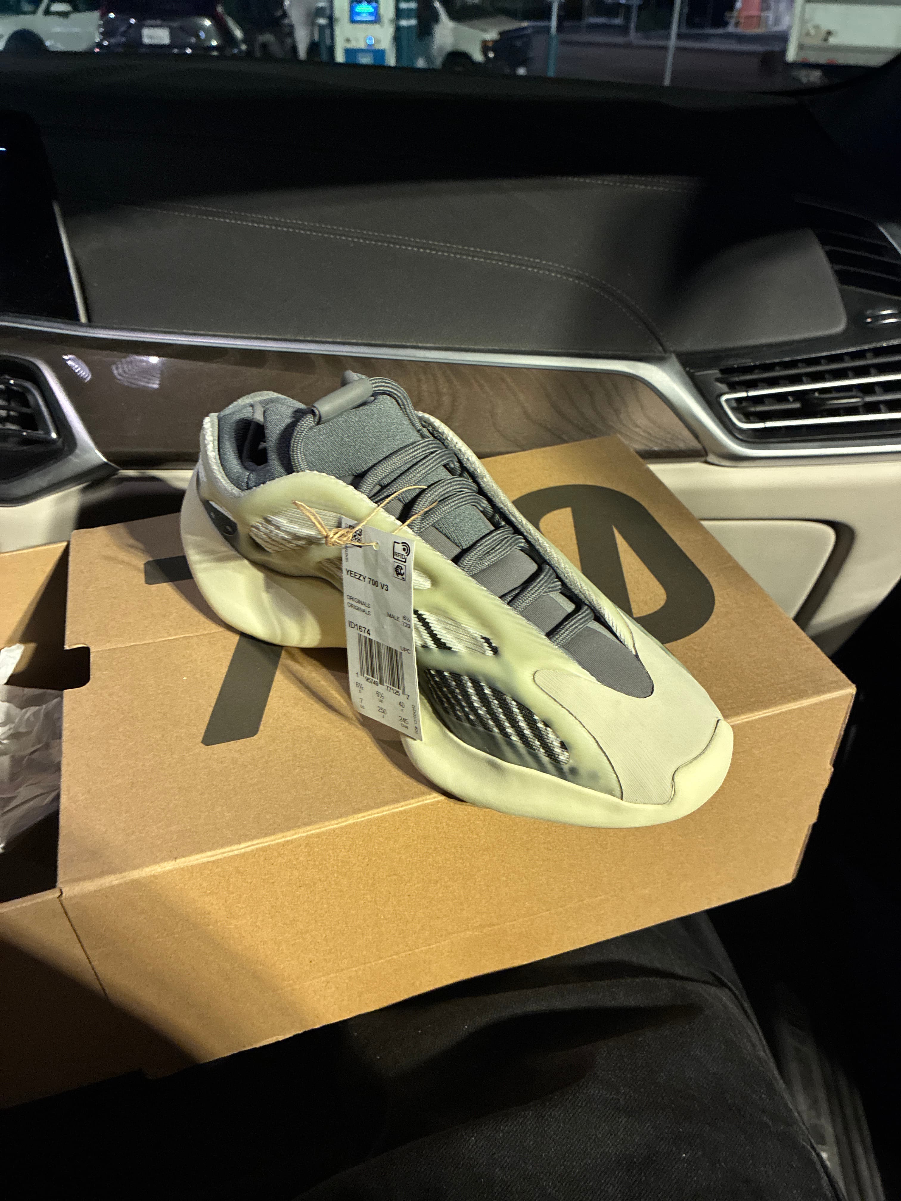 Yeezy 700 V3 - AI says Real - Image 1