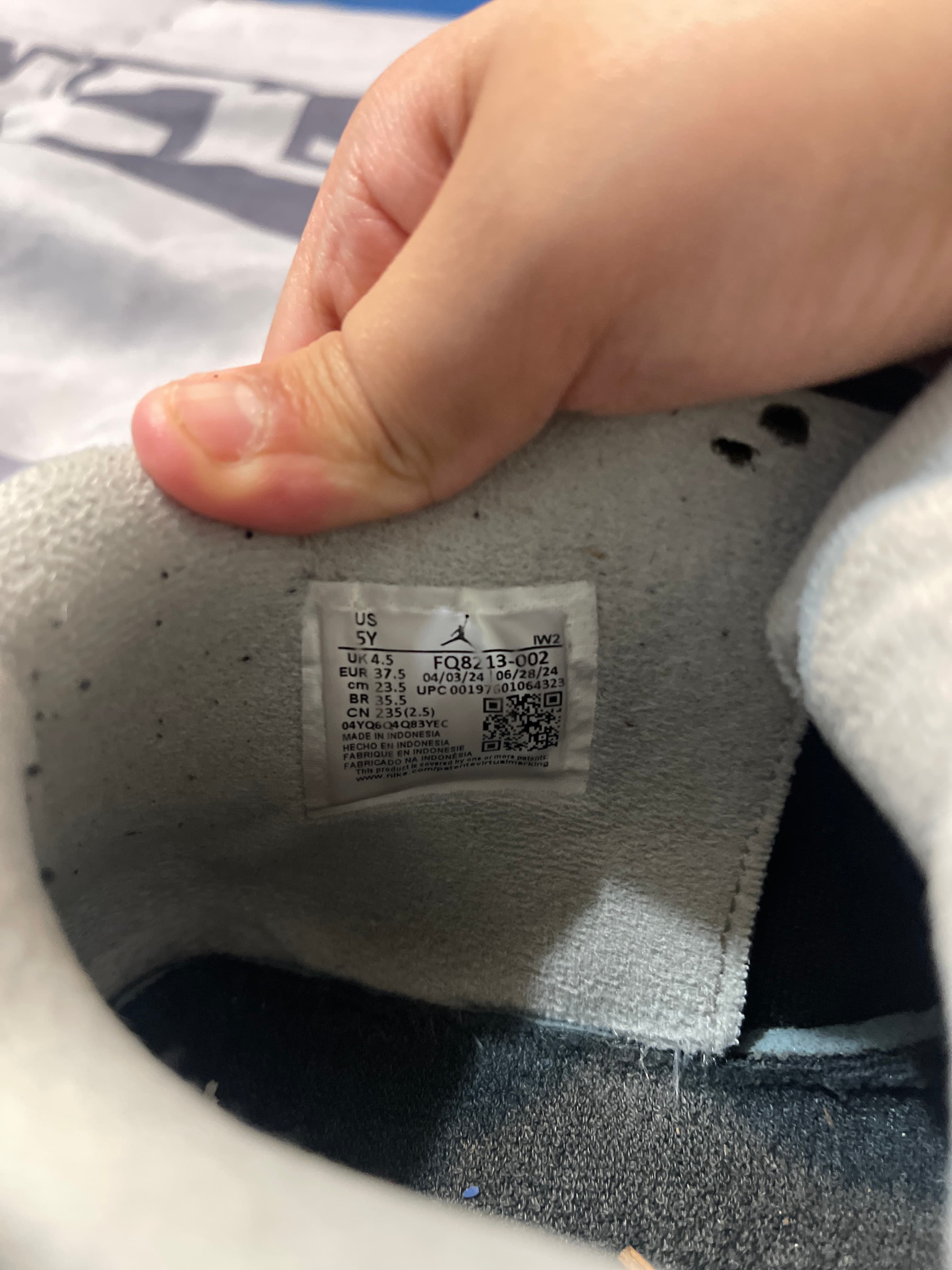 Air Jordan 4 Retro 'Fear' (GS - Grade School size) - AI says Real - Image 1