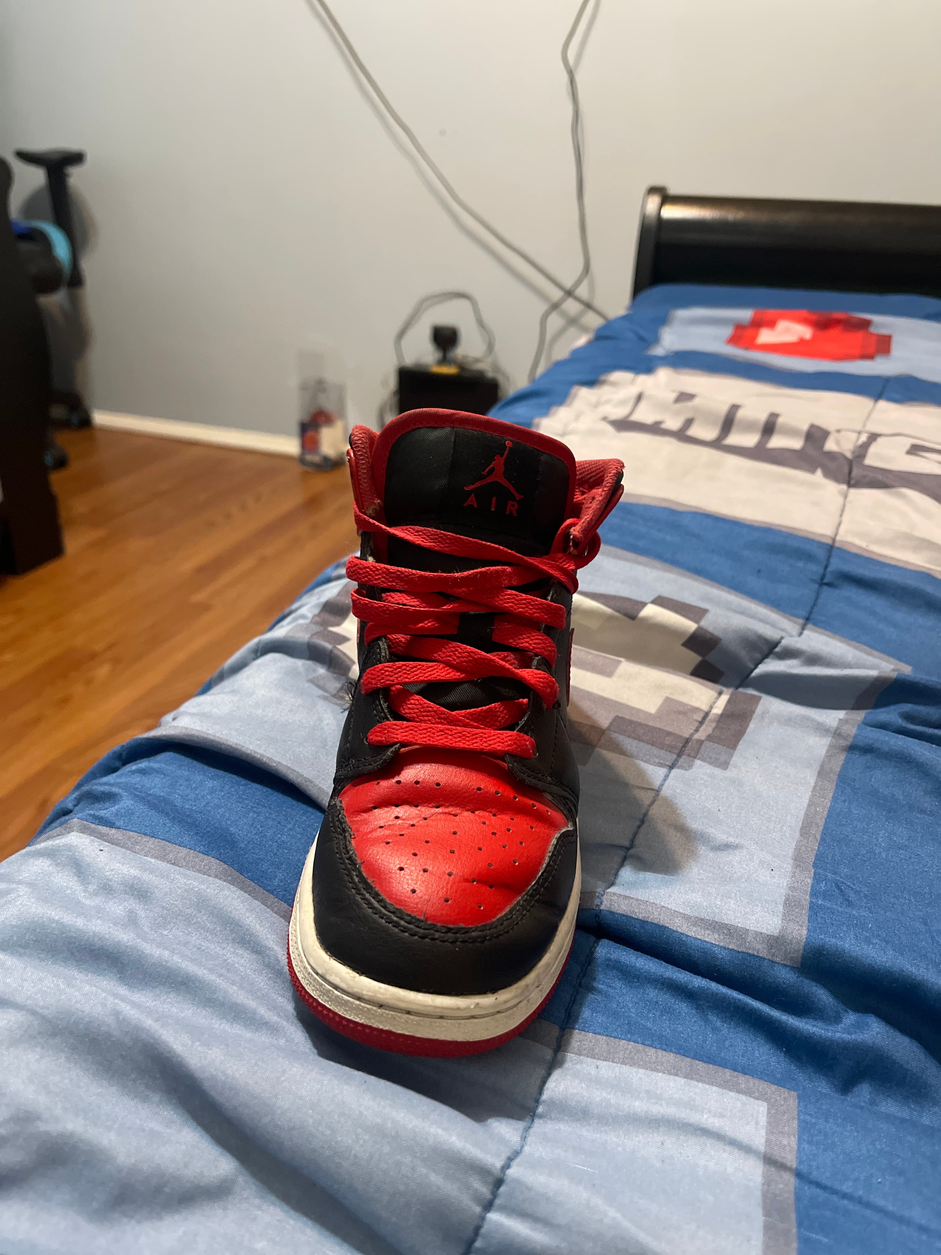 Air Jordan 1 Mid 'Reverse Bred' (GS size) - AI says Real - Image 1