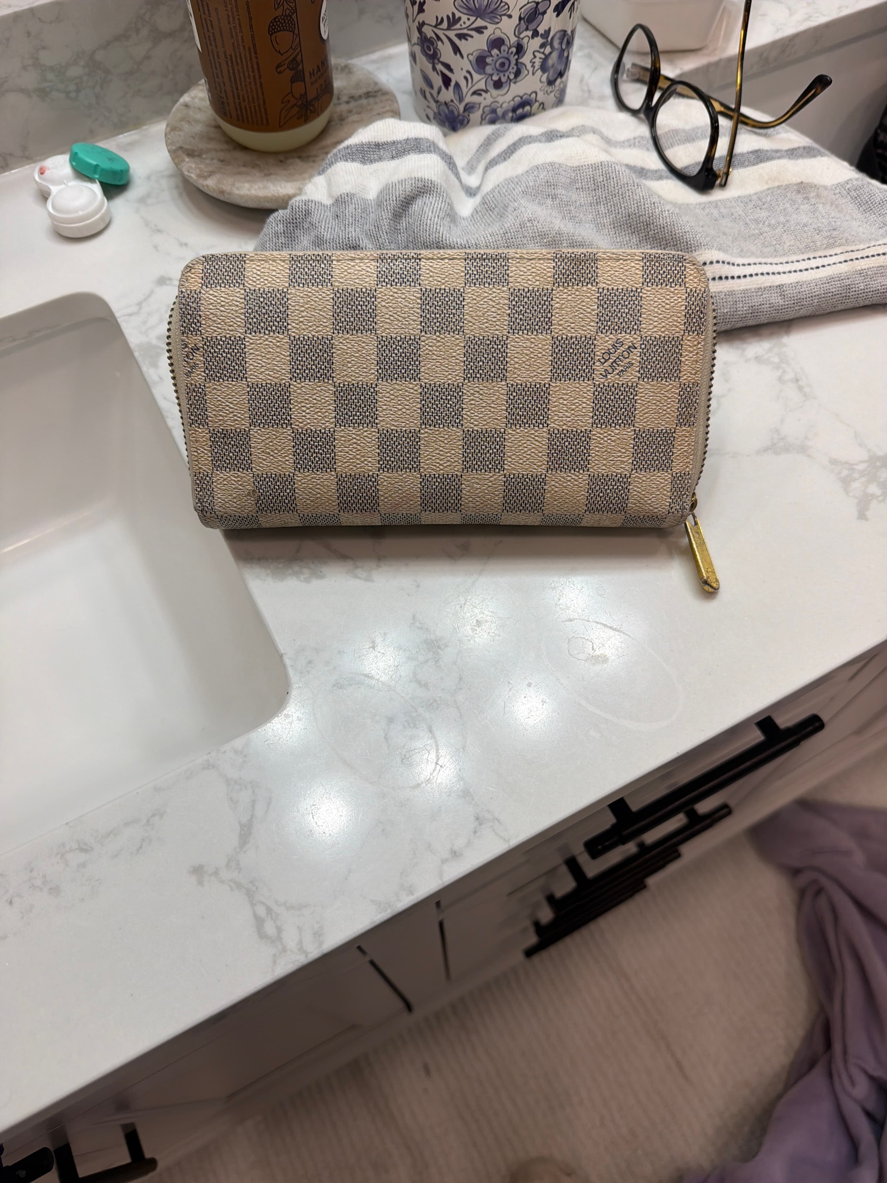 Louis Vuitton Damier Azur Zippy Wallet - AI says Real - Image 1