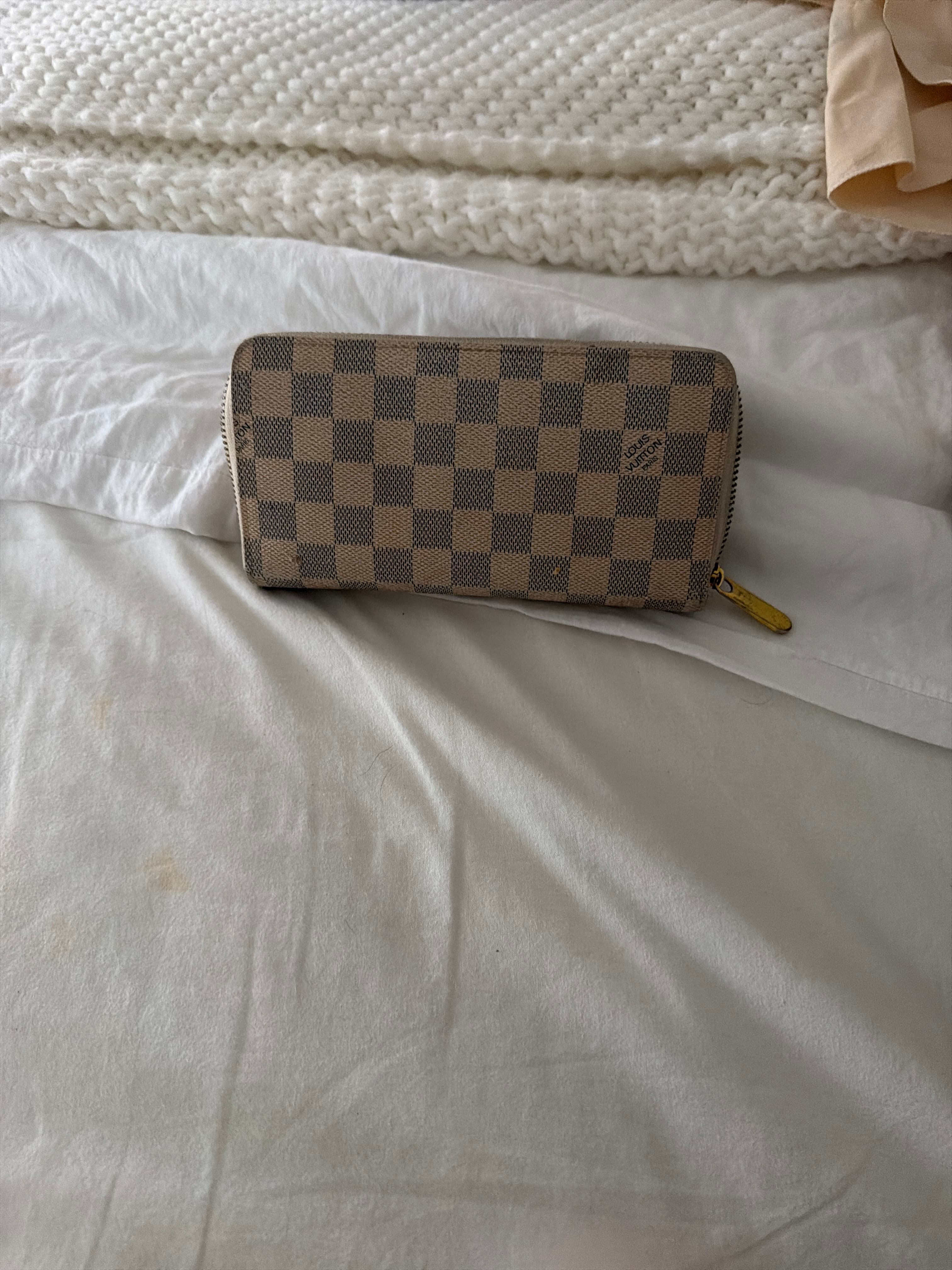 Louis Vuitton Damier Azur Zippy Wallet - AI says Fake - Image 1