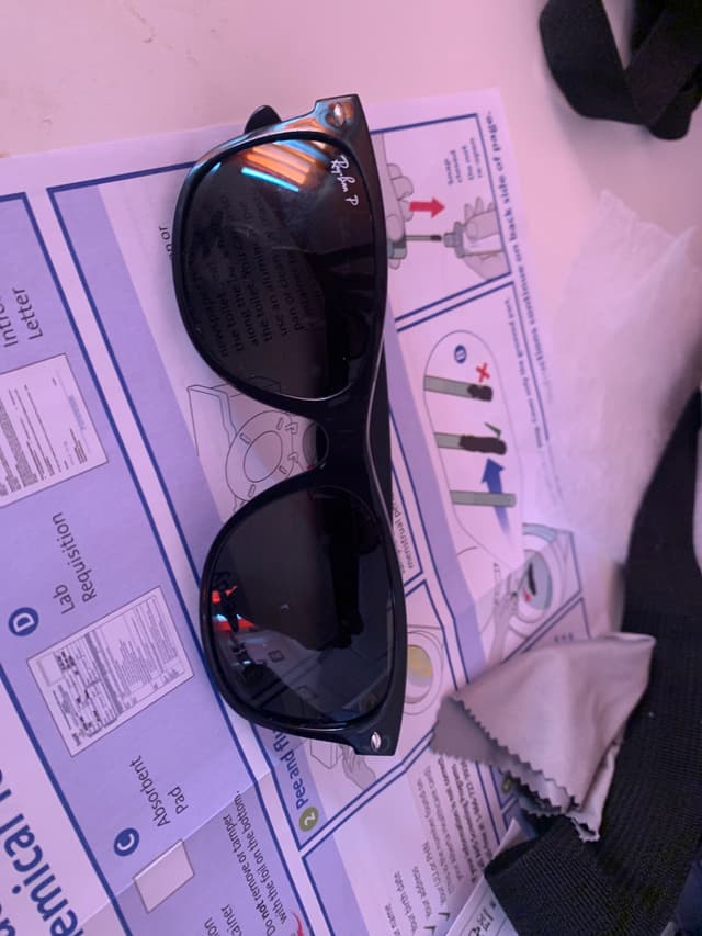 Ray-Ban Justin Sunglasses (RB4165) - AI says Fake