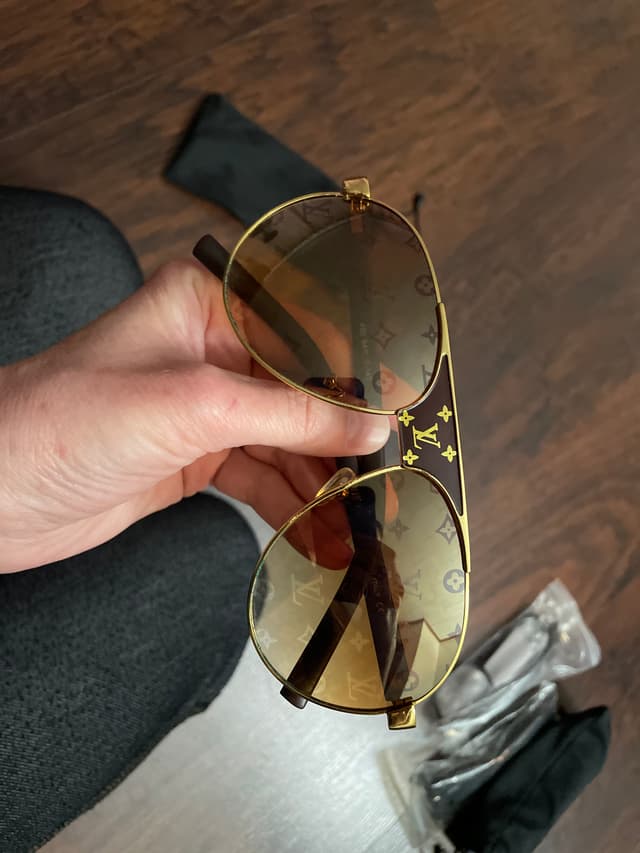 Louis Vuitton Sunglasses - AI says Fake