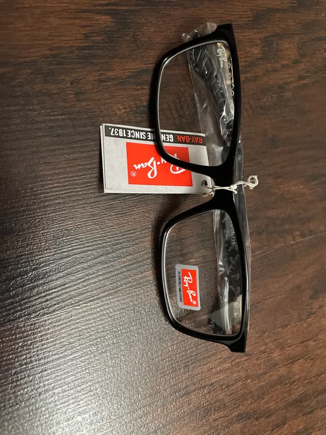 Ray-Ban Eyeglasses - AI says Real
