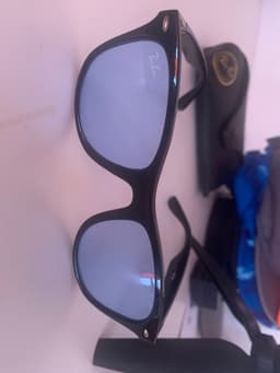 Ray-Ban Sunglasses - AI says Fake