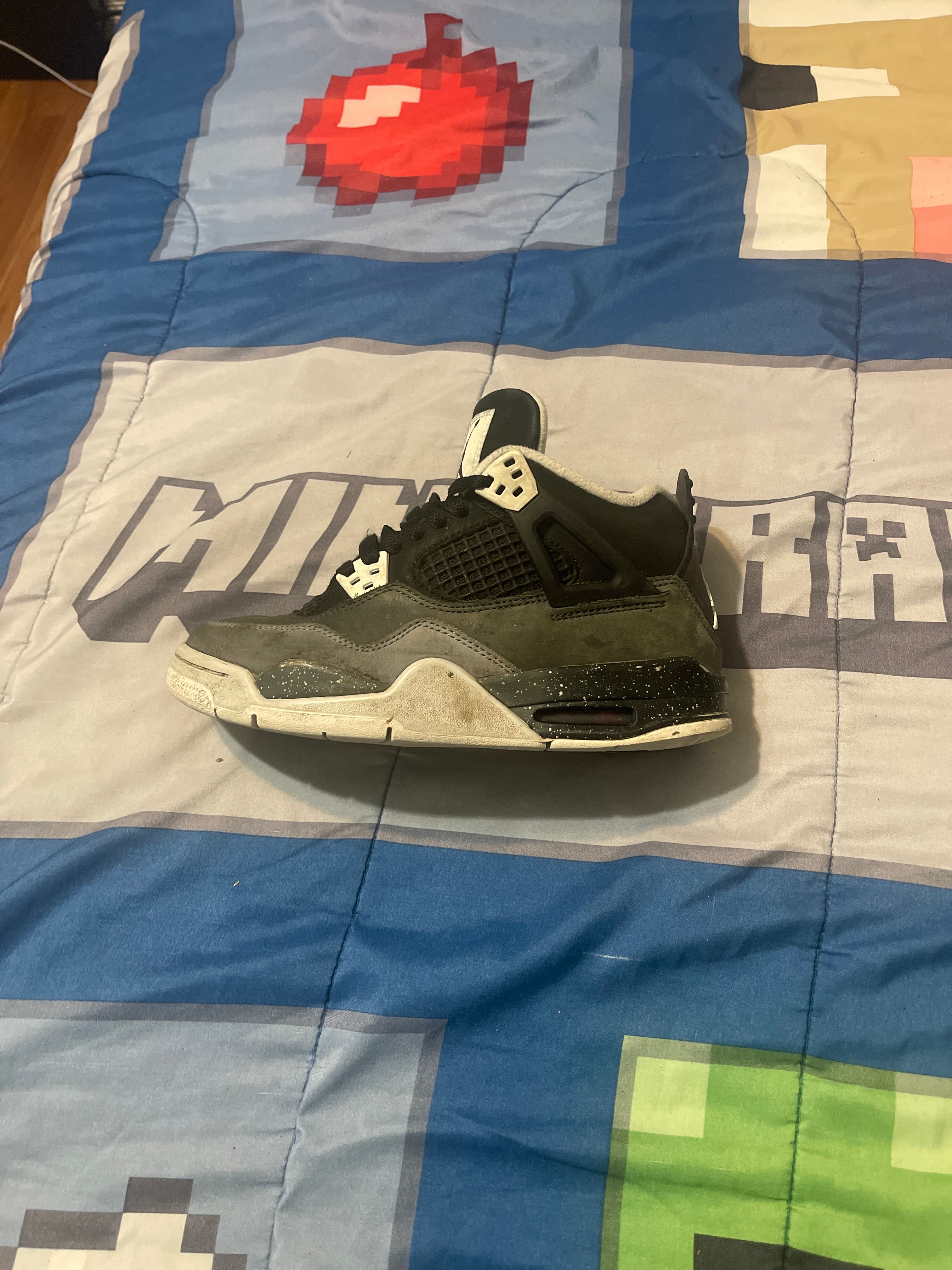 Air Jordan 4 Retro 'Fear' (GS) - AI says Fake - Image 1