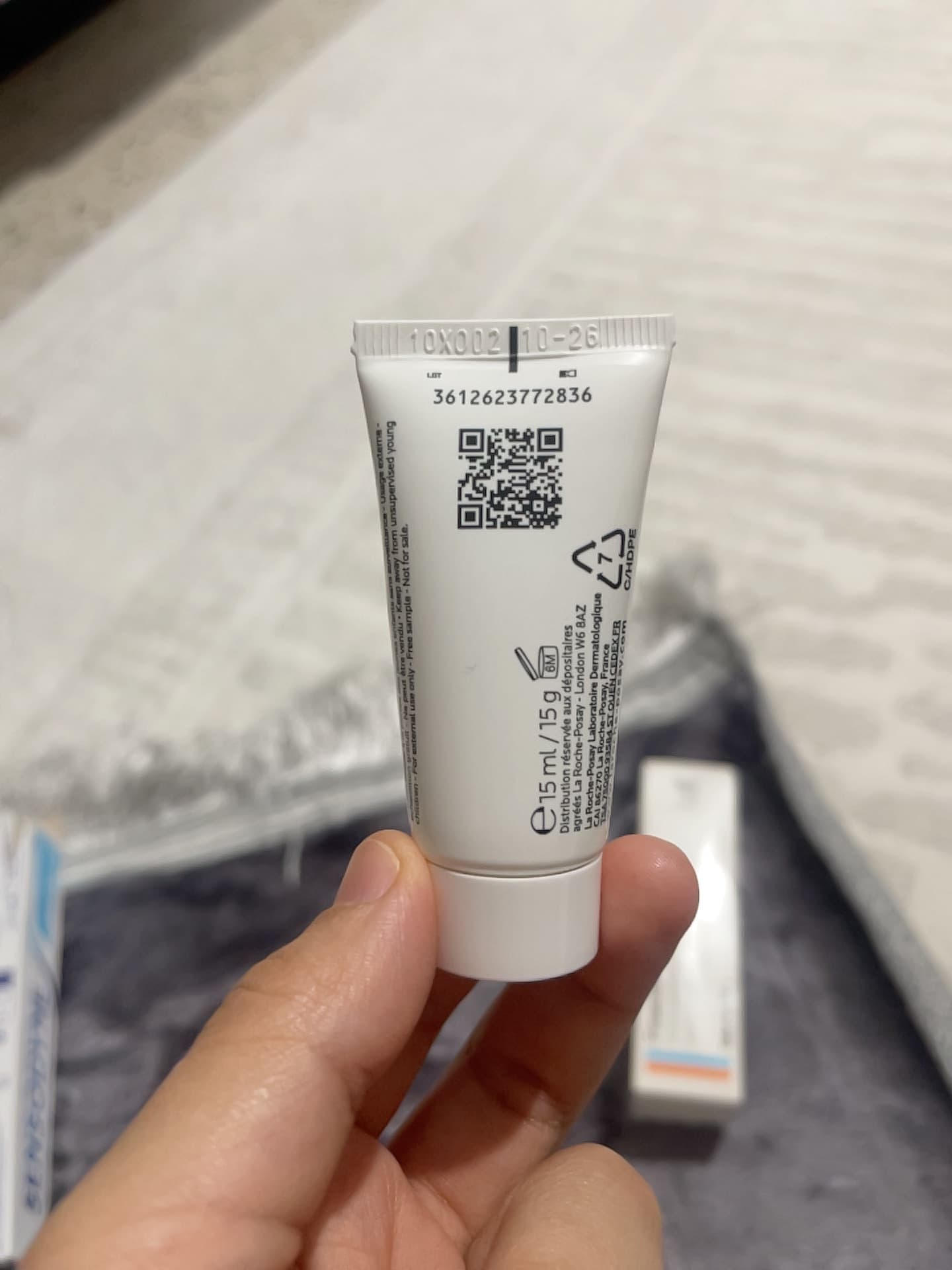 La Roche-Posay Skincare Product (15ml/15g Sample Tube) - AI says Real - Image 1
