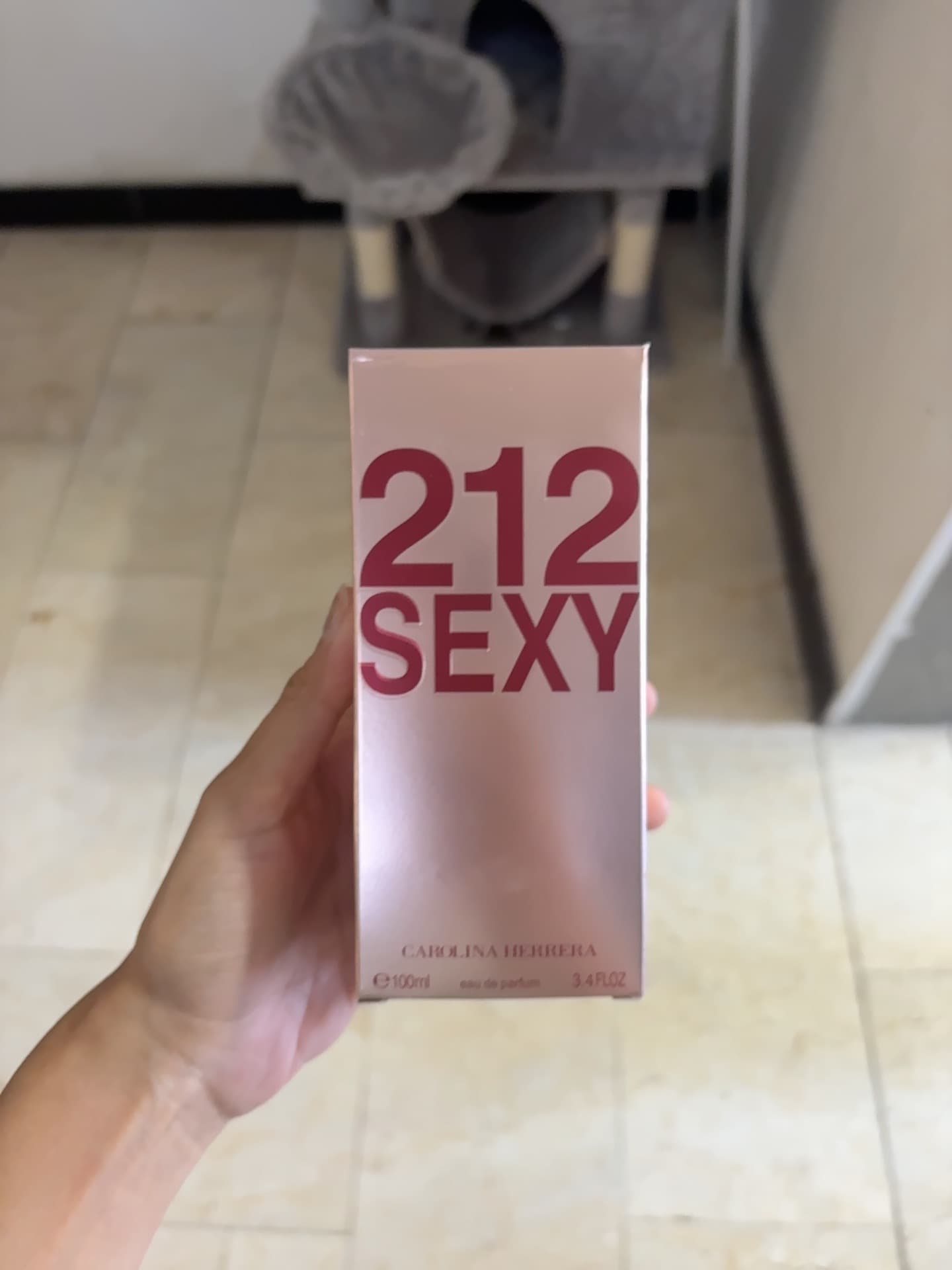 Carolina Herrera 212 Sexy Eau de Parfum 100ml - AI says Real - Image 1