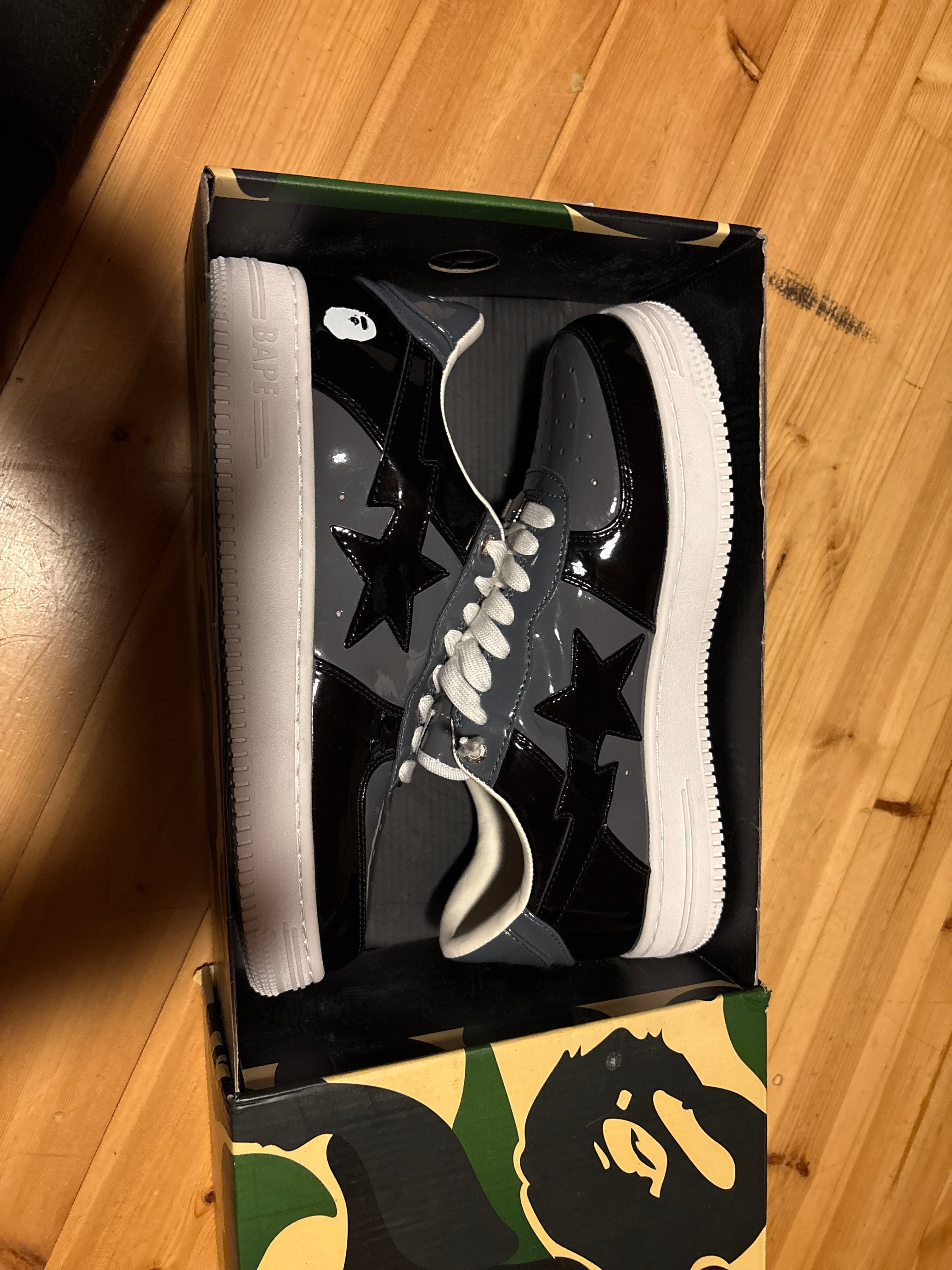 A Bathing Ape (BAPE) Bapesta - AI says Fake - Image 1